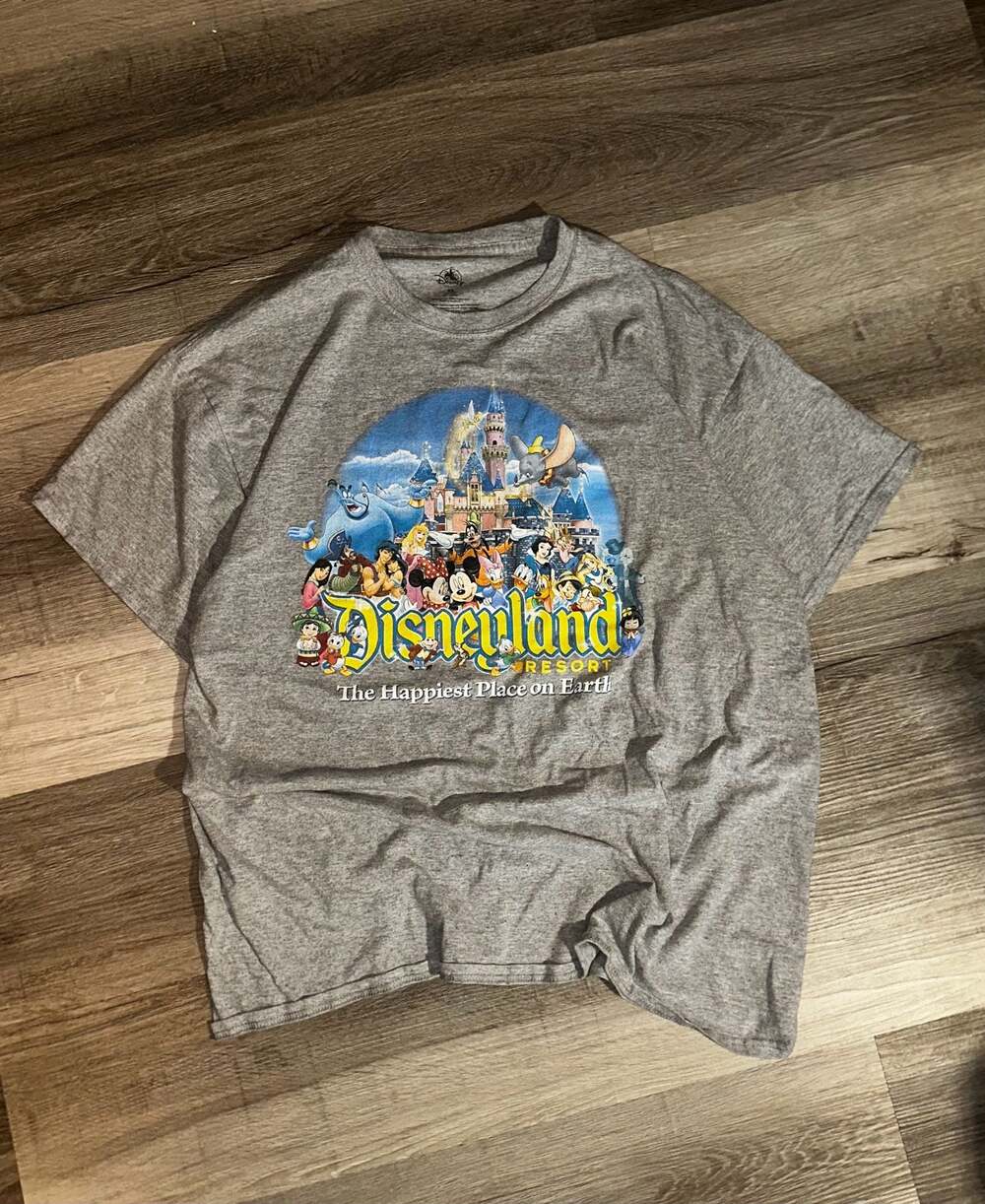 Disney Disneyland Resort The Happiest Place on Earth Graphic T-Shirt Size XL